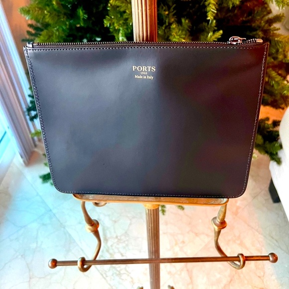 NWT- GREAT 🎁 Ports 1961 men’s skinny black clutch with logo on front - Picture 3 of 16